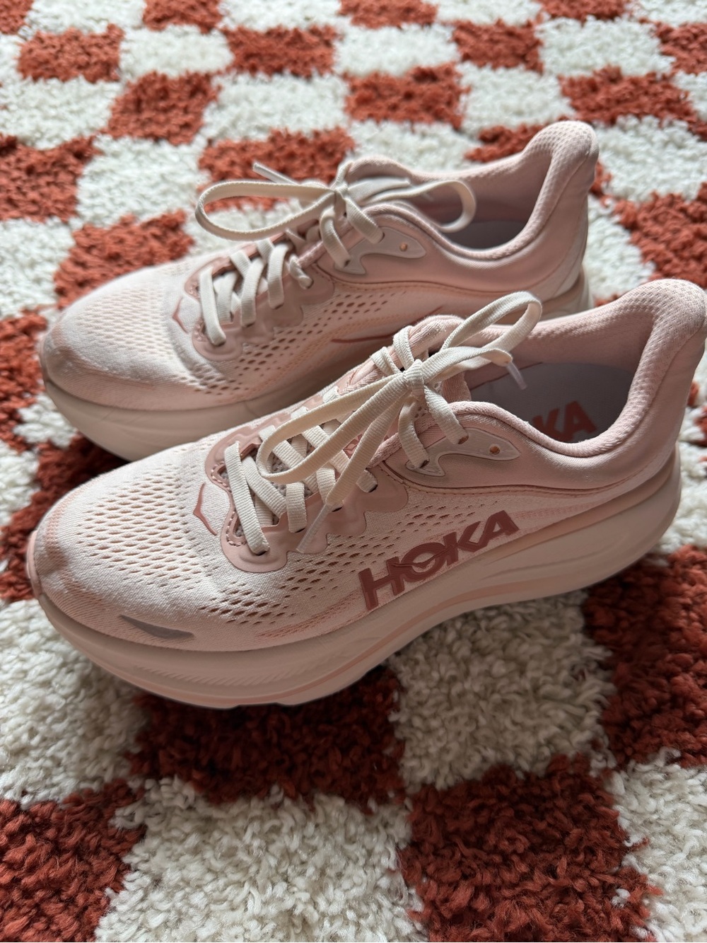 Hoka Bondi 8 size 7 pink